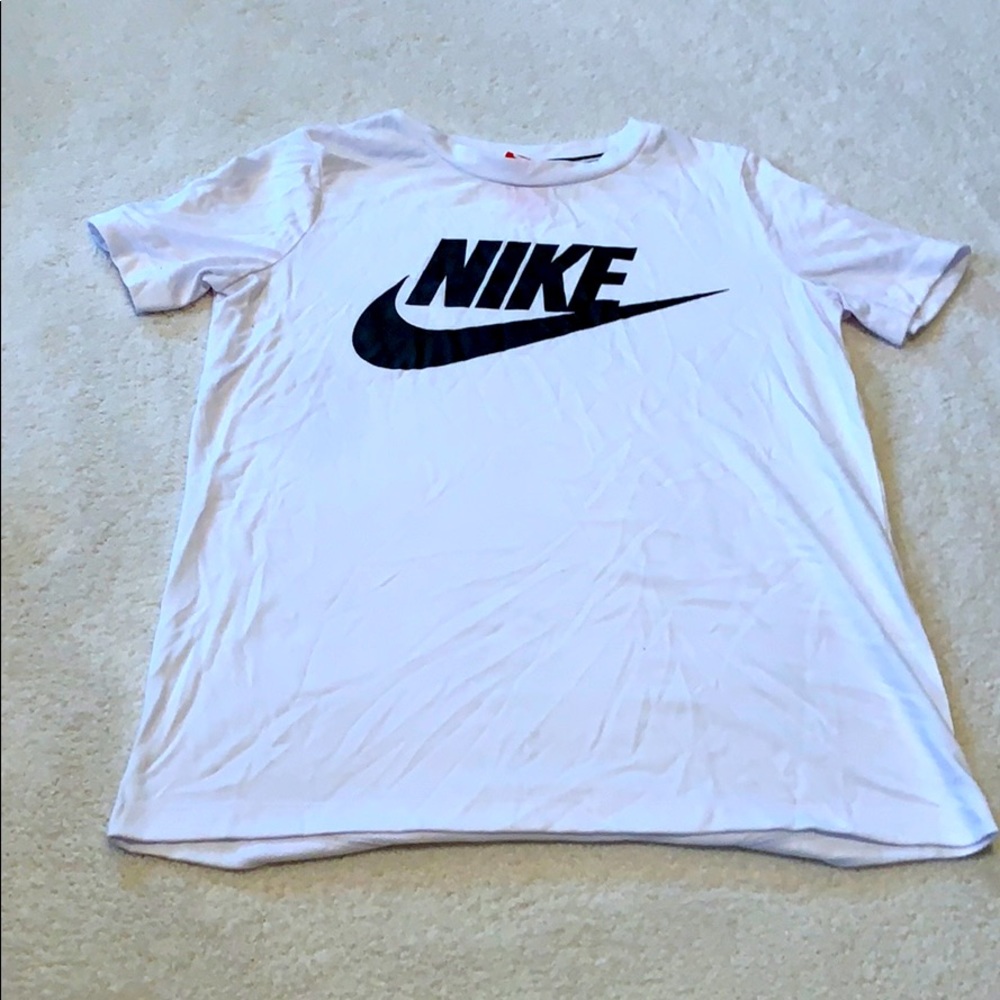 Nike T-Shirt.